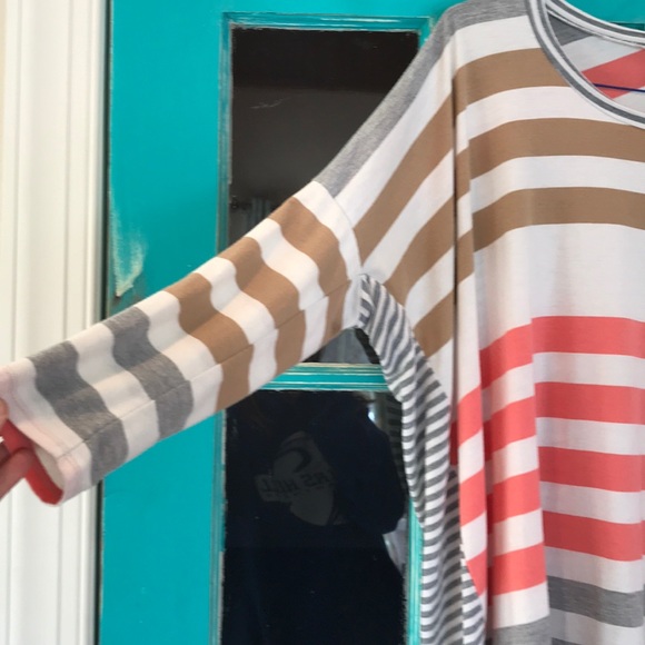 Asymmetrical Spring top - Picture 2 of 3